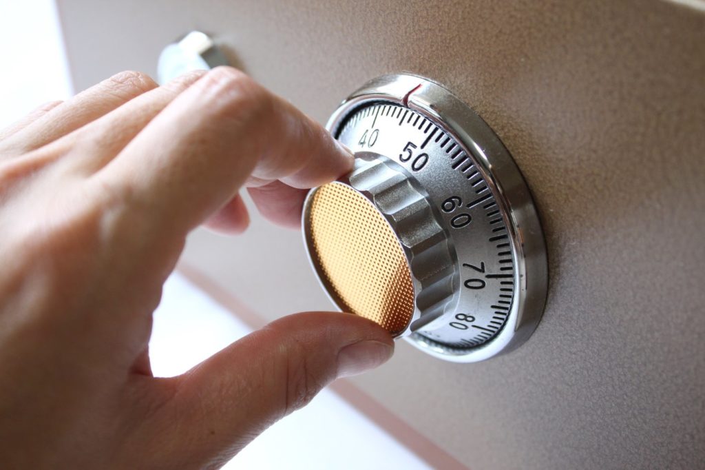 Safe Lock Replacement - Locksmith in Dubai
